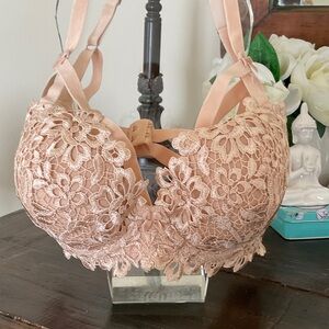 Dita Von Teese unique lace design Bra in soft peach